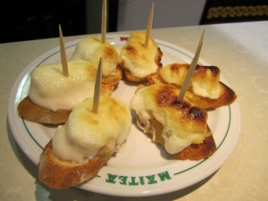 Bacalao gratinado con muselina de Ajo en Maitea. Foto Raúl Casañas