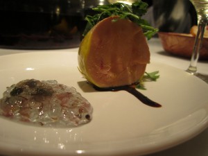 Tarrina casera de Foie-gras con gelatina de violetas. Foto: Raúl Casañas