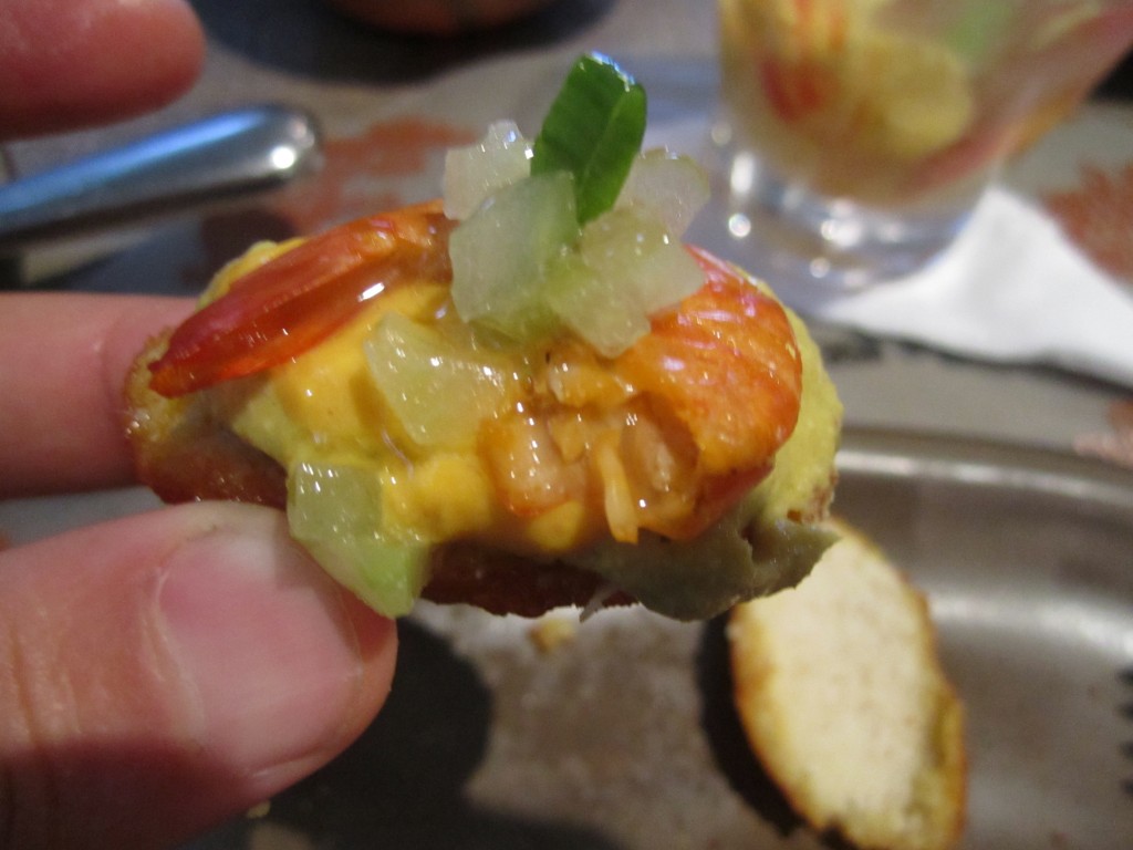 Acarajé ya preparado en formato tapa para comer. Brasil a gosto. Foto: Raúl Casañas